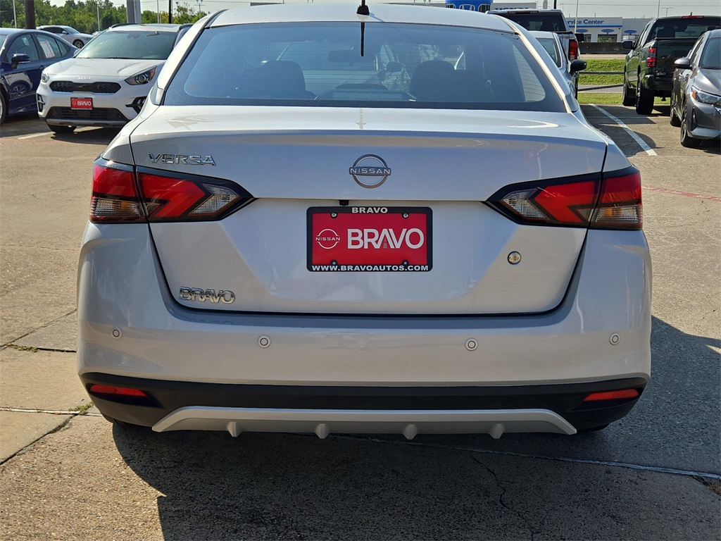 2025 Nissan Versa 1.6 S - 4