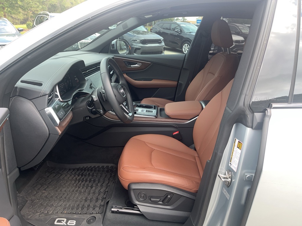 2025 Audi Q8 55 Premium Plus photo 4