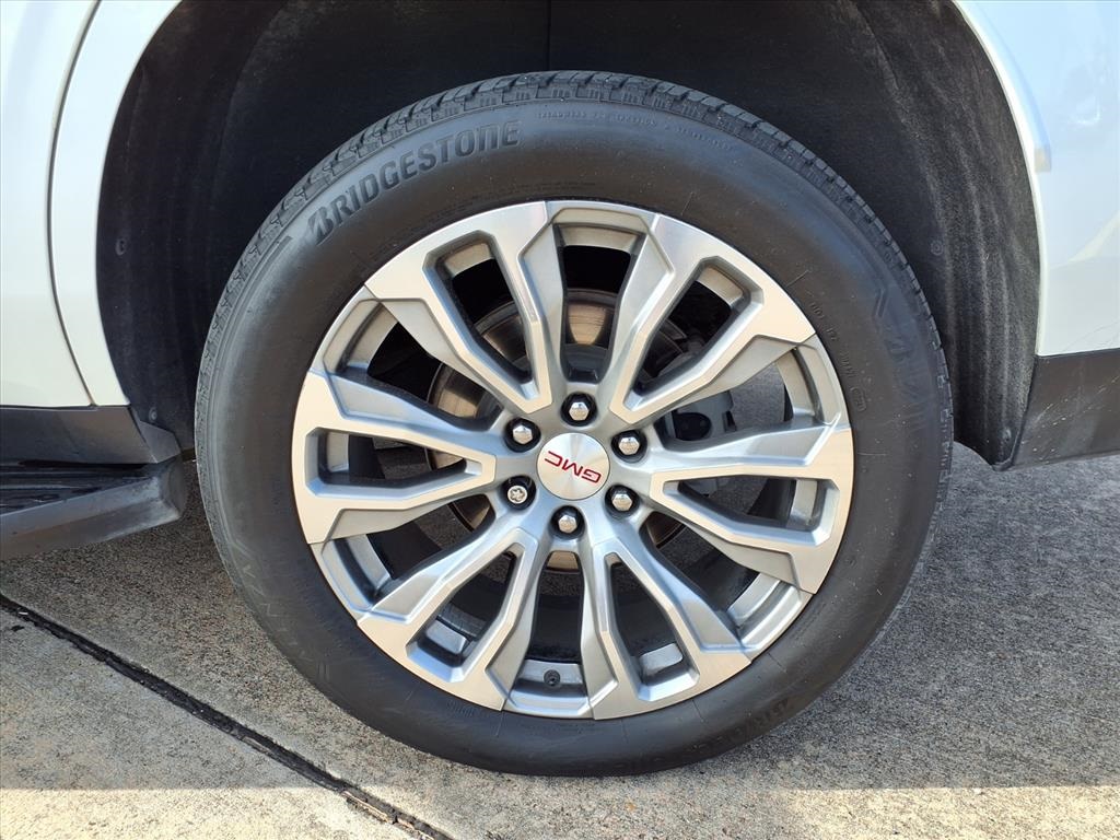 2021 GMC Yukon Denali White at Tom Peacock Cadillac