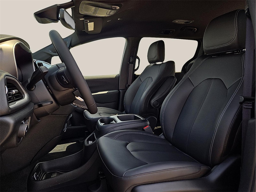 New 2025 Chrysler Pacifica For Sale in Farmington, AR