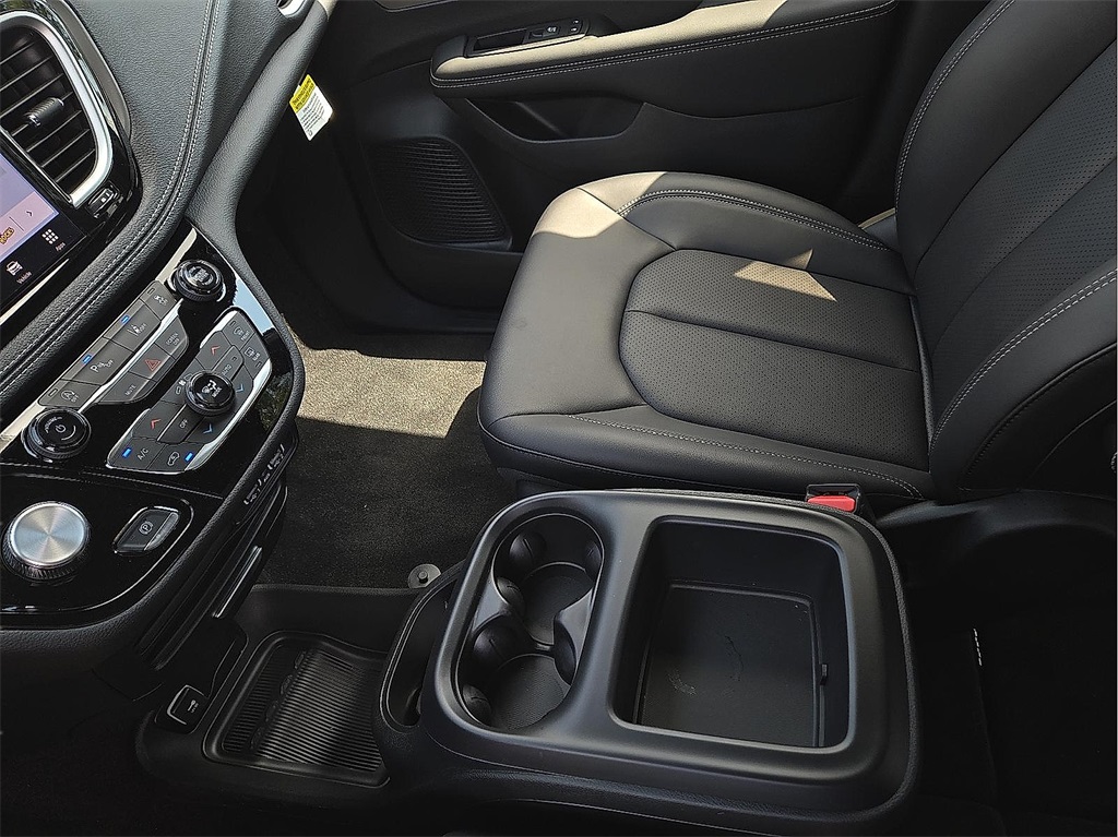 New 2025 Chrysler Pacifica For Sale in Farmington, AR