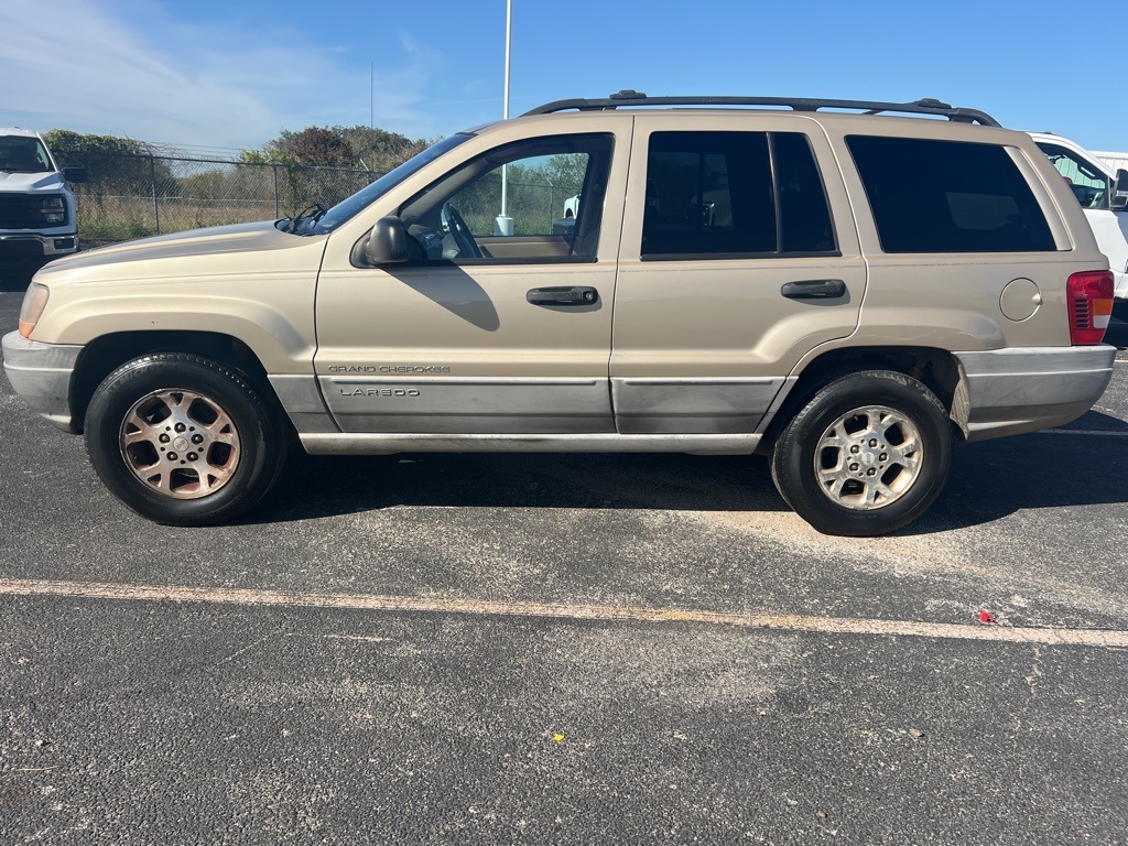 Used Car 2000 Jeep Grand Cherokee  Laredo For Sale Under $10,000 In Floresville, Texas