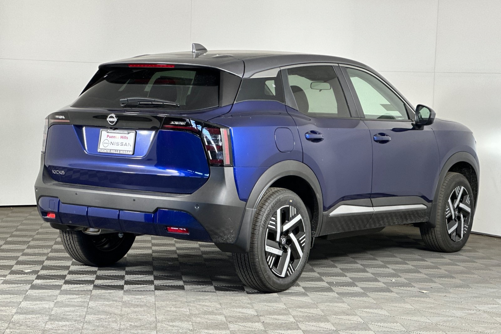 2025 Nissan Kicks SV photo 3