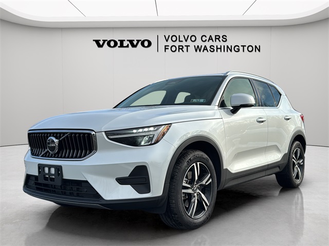 2025 Volvo XC40 B5 Core