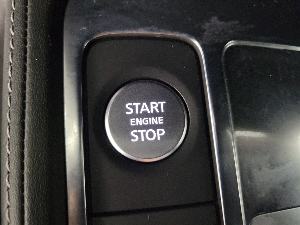 2023 INFINITI QX60 LUXE Black at South Houston Nissan