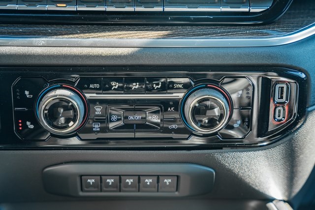 ChevroletSilverado 3500HD26