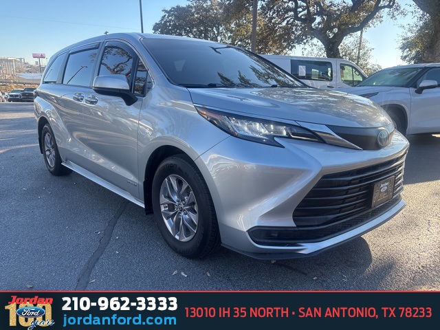 Used Car 2021 Toyota Sienna  Le For Sale Under $30,000 In San Antonio, Texas