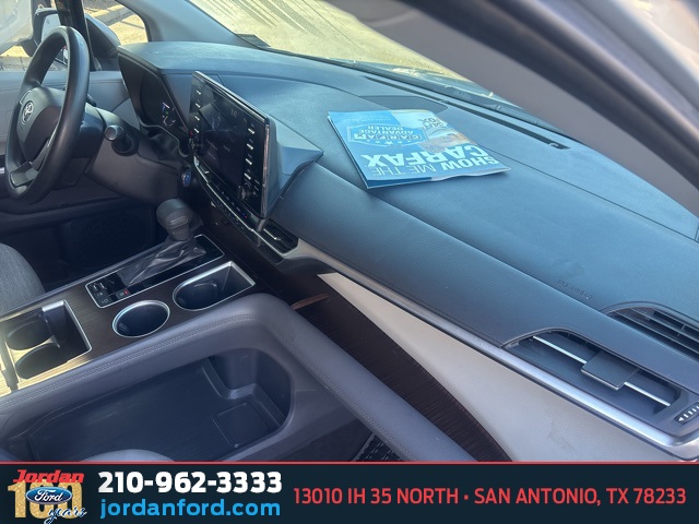 Used Car 2021 Toyota Sienna  Le For Sale Under $30,000 In San Antonio, Texas