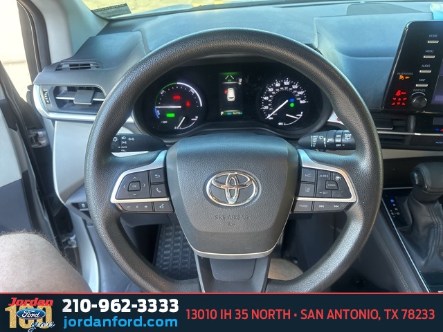 Used Car 2021 Toyota Sienna  Le For Sale Under $30,000 In San Antonio, Texas