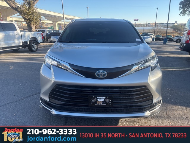 Used Car 2021 Toyota Sienna  Le For Sale Under $30,000 In San Antonio, Texas