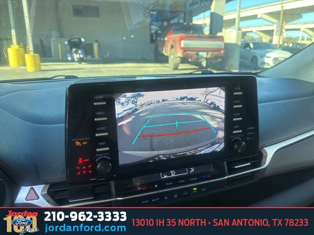 Used Car 2021 Toyota Sienna  Le For Sale Under $30,000 In San Antonio, Texas