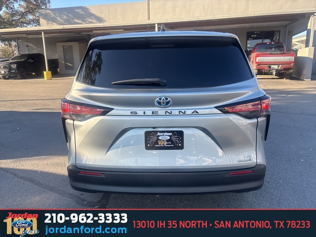 Used Car 2021 Toyota Sienna  Le For Sale Under $30,000 In San Antonio, Texas