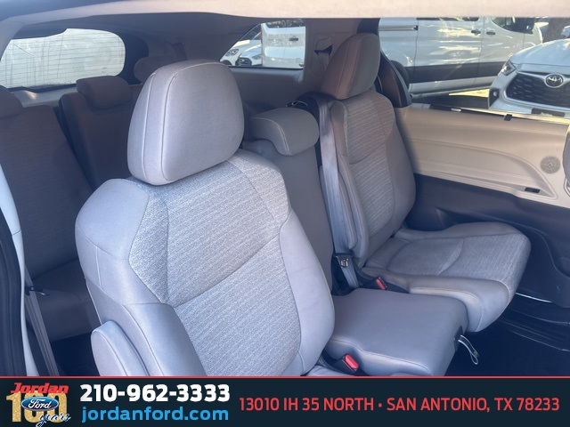 Used Car 2021 Toyota Sienna  Le For Sale Under $30,000 In San Antonio, Texas