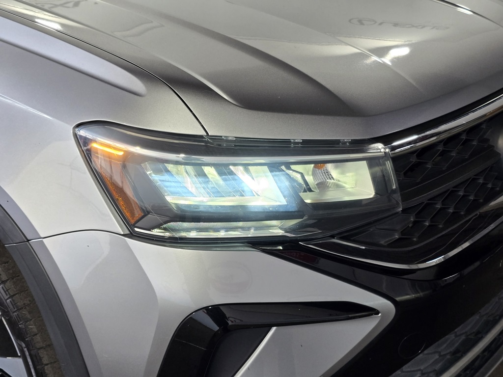 Thumbnail: 2022 Volkswagen Taos - 4