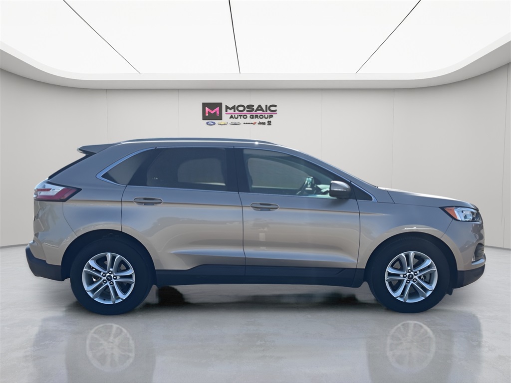 2020 Ford Edge SEL photo 2