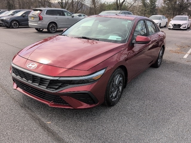 2024 Hyundai Elantra SEL FWD