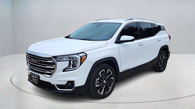 2024 GMC Terrain - Image 3