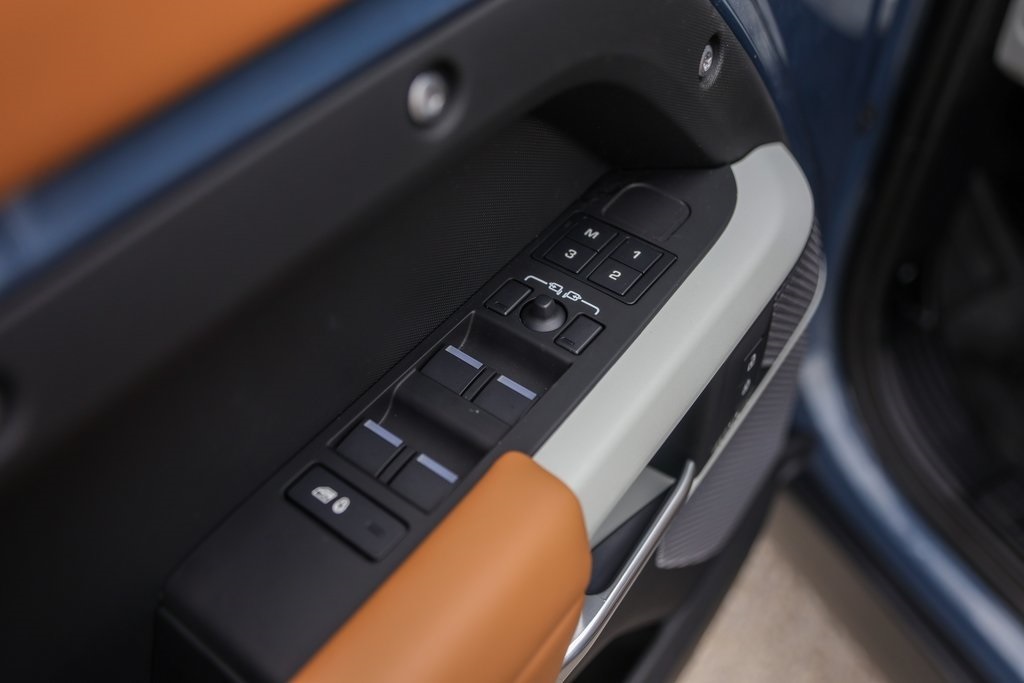 Used Car 2024 Land Rover Defender 110  Se For Sale Under $80,000 In Austin, Texas