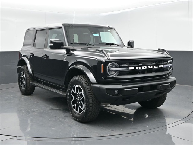 2022 Ford Bronco 4-Door Outer Banks's photo