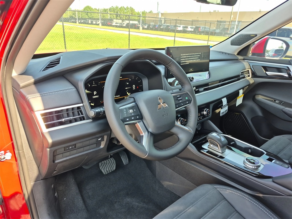 2025 Mitsubishi Outlander SE - 8