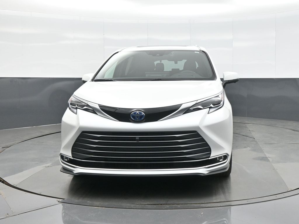 Certified 2025 Toyota Sienna Platinum with VIN 5TDERKEC1SS226090 for sale in Kansas City