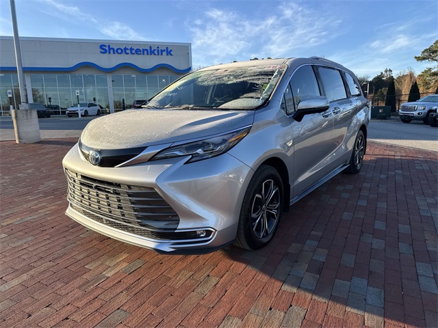 2025 Toyota Sienna Platinum 7-Passenger AWD