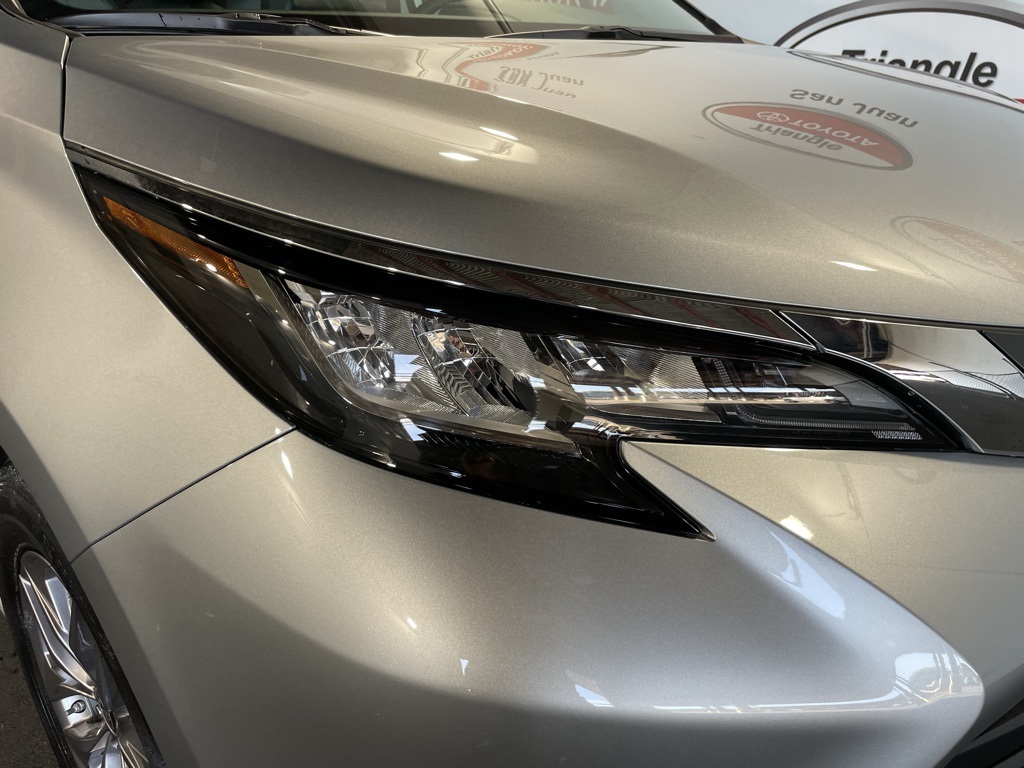 Thumbnail: 2025 Toyota Sienna - 10