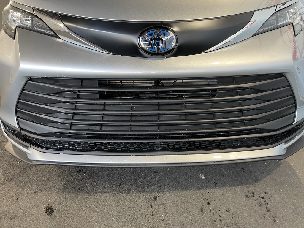 Thumbnail: 2025 Toyota Sienna - 11