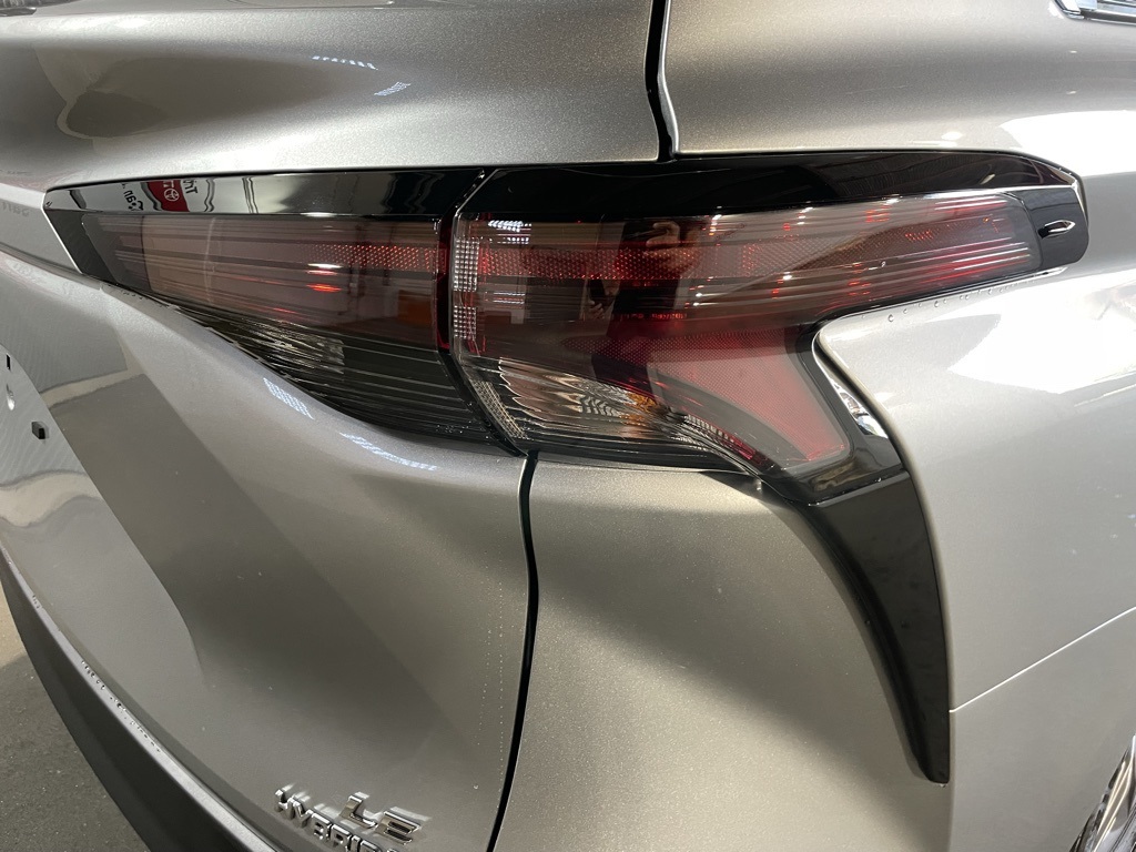 Thumbnail: 2025 Toyota Sienna - 15
