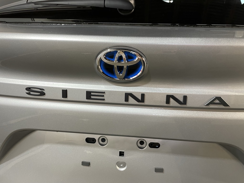 Thumbnail: 2025 Toyota Sienna - 20