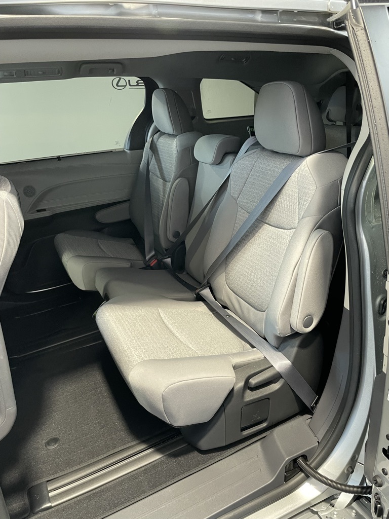 Thumbnail: 2025 Toyota Sienna - 21