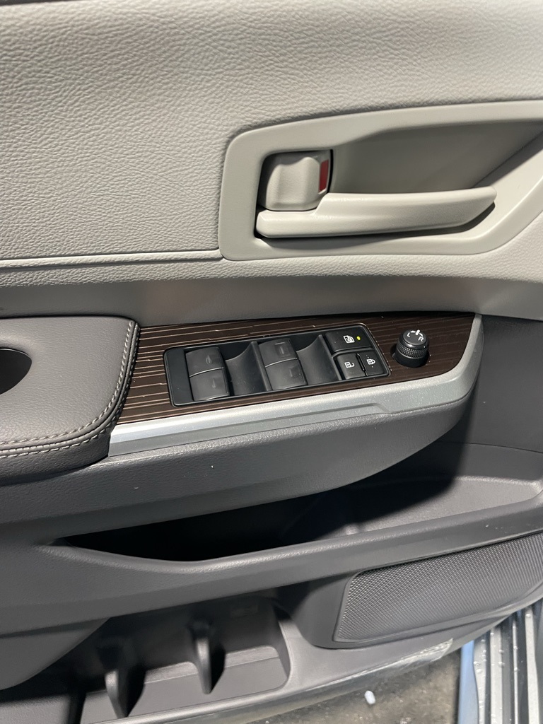 Thumbnail: 2025 Toyota Sienna - 26