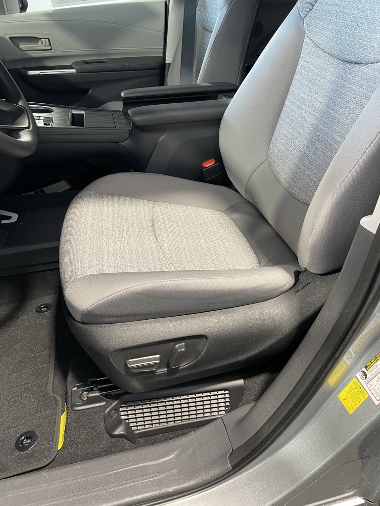 Thumbnail: 2025 Toyota Sienna - 27