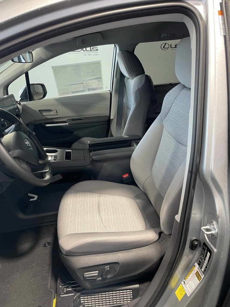Thumbnail: 2025 Toyota Sienna - 28