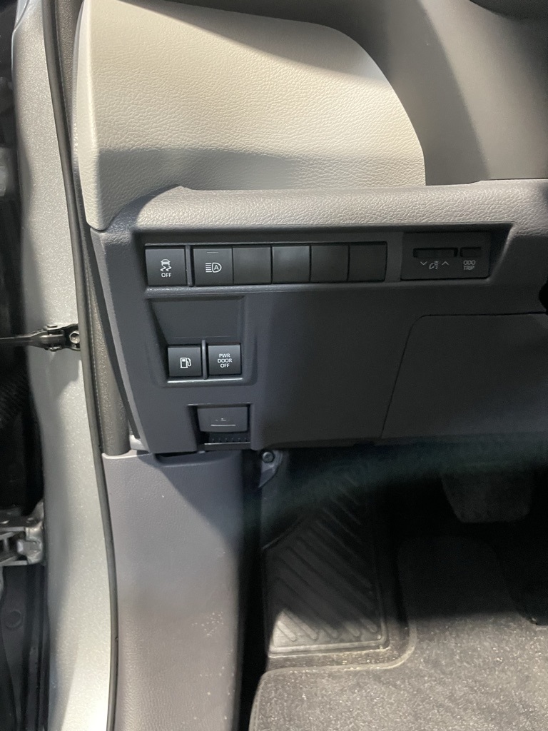 Thumbnail: 2025 Toyota Sienna - 29