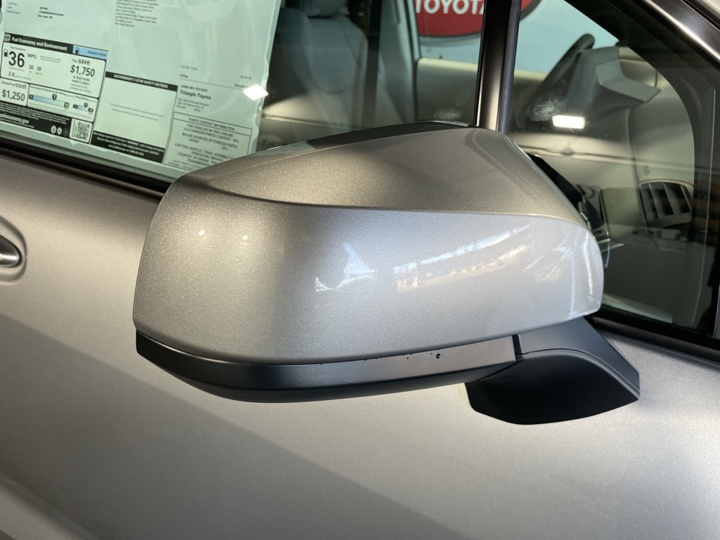 Thumbnail: 2025 Toyota Sienna - 9