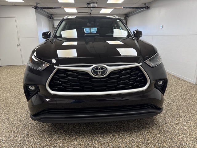 2022 Toyota Highlander XLE photo 2
