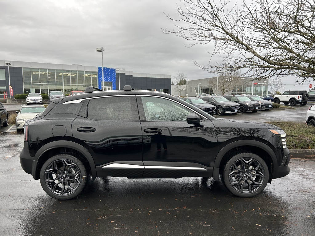 2025 Nissan Kicks SR photo 4