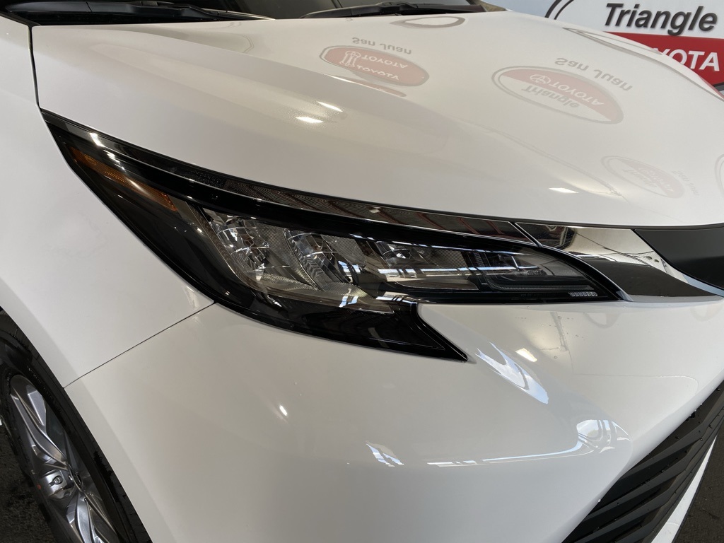 Thumbnail: 2025 Toyota Sienna - 11