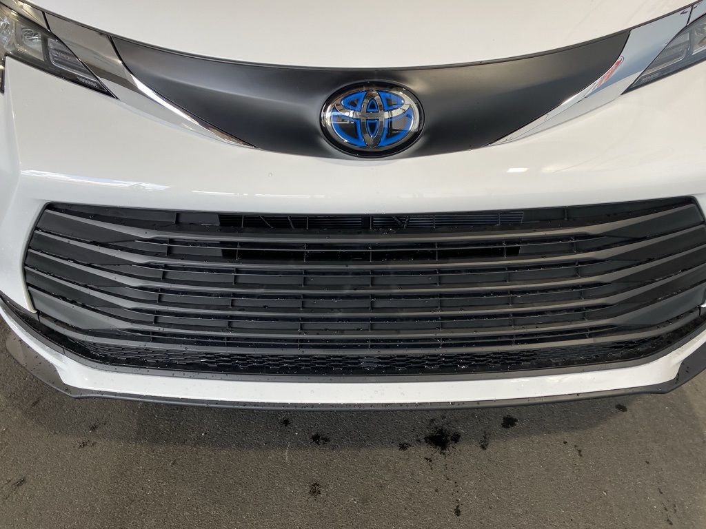 Thumbnail: 2025 Toyota Sienna - 12