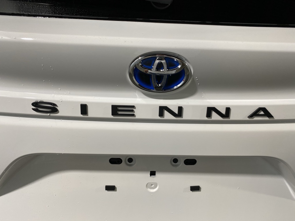 Thumbnail: 2025 Toyota Sienna - 19