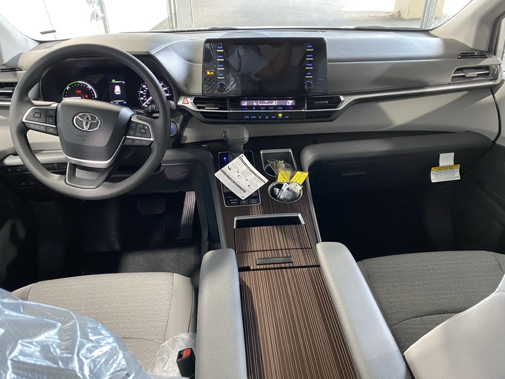 Thumbnail: 2025 Toyota Sienna - 23