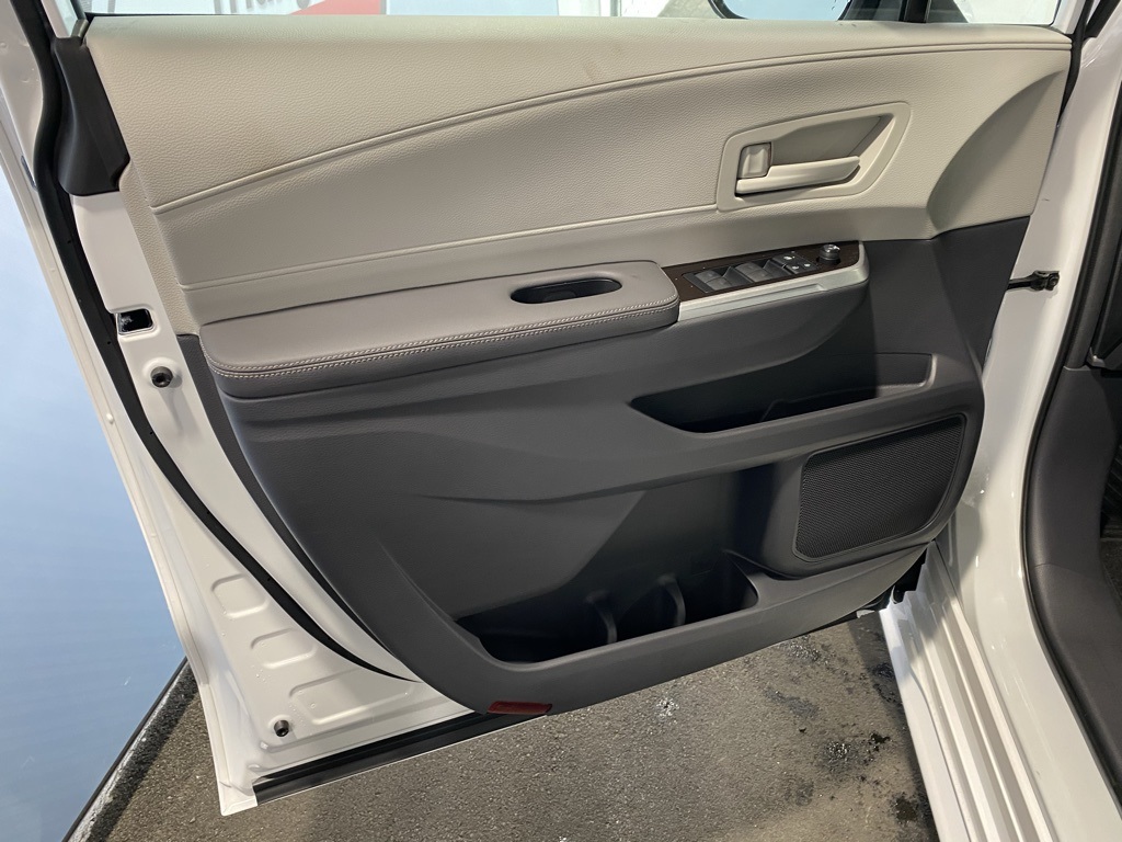Thumbnail: 2025 Toyota Sienna - 24
