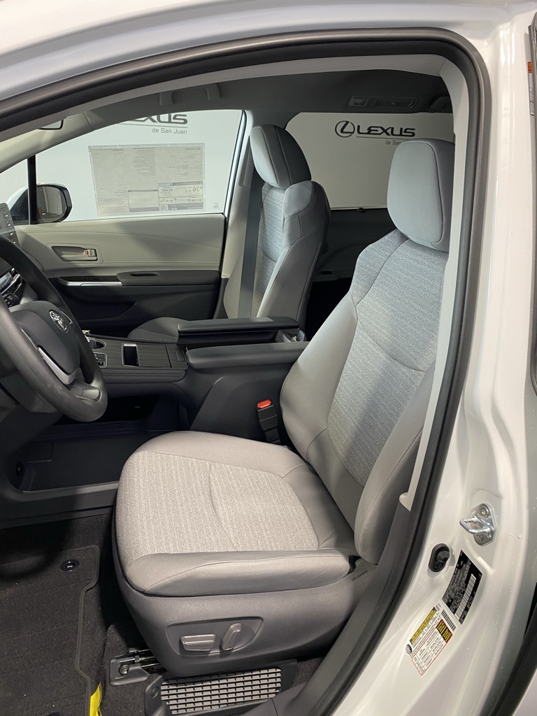 Thumbnail: 2025 Toyota Sienna - 27