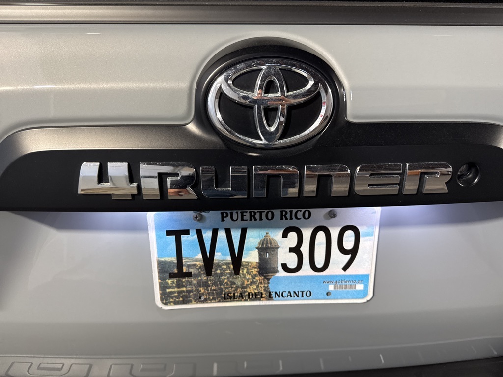 Thumbnail: 2017 Toyota 4Runner - 15