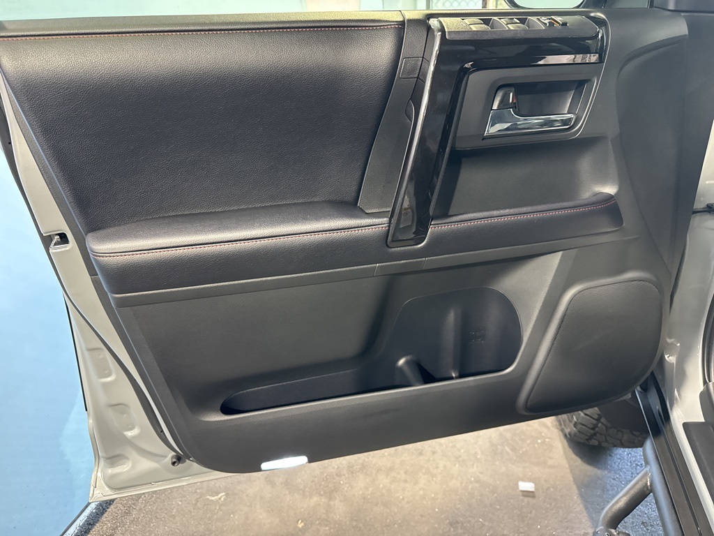 Thumbnail: 2017 Toyota 4Runner - 24