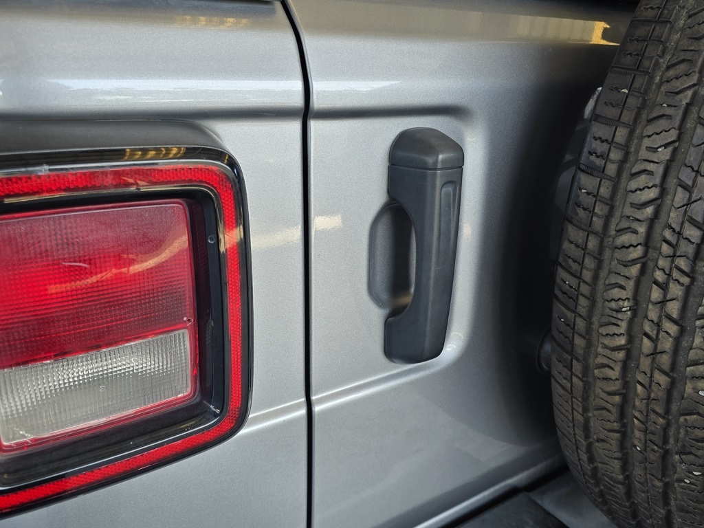 Thumbnail: 2021 Jeep Wrangler - 28