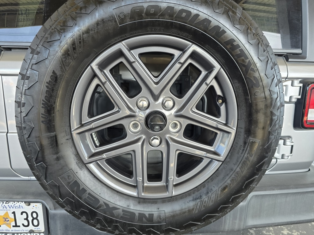 Thumbnail: 2021 Jeep Wrangler - 31