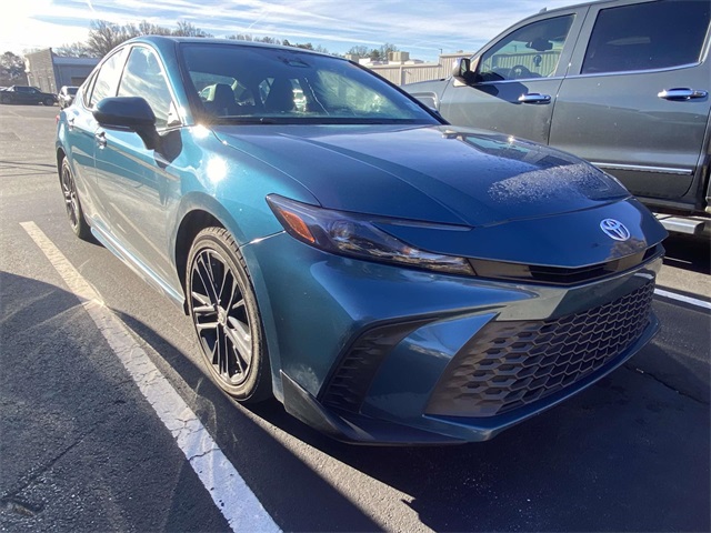 2025 Toyota Camry SE FWD