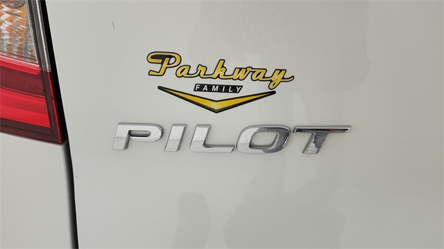 2020 Honda Pilot Touring White at Autostrade